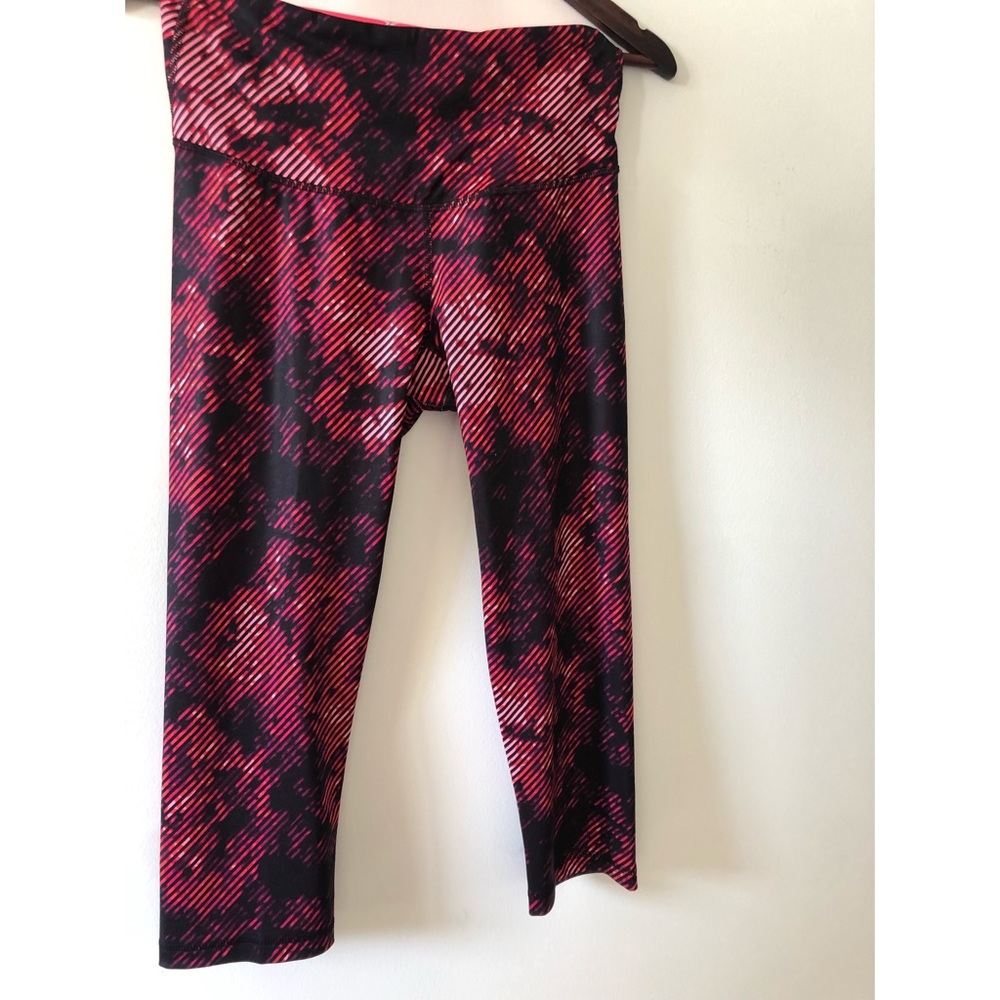 Cropped compression leggings size M
